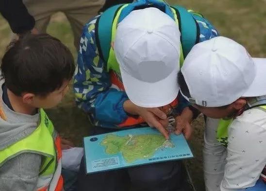 粉日｜去户外定格温馨家庭时光ag真人平台第一游戏周五宠(图3)